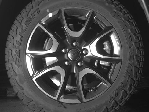 Used 2025 Jeep Compass Trailhawk image 13