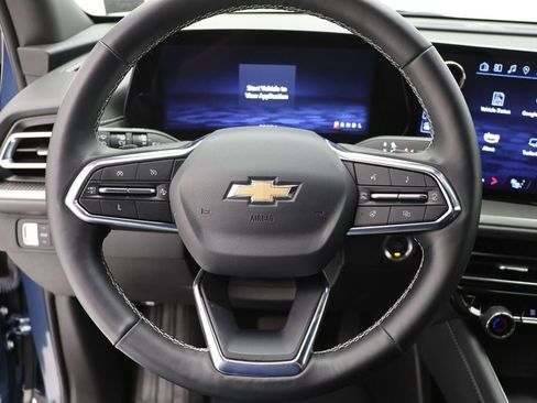 Used 2025 Chevrolet Traverse LT image 17