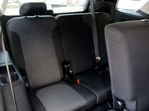 Used 2021 Chevrolet Traverse LS image 28