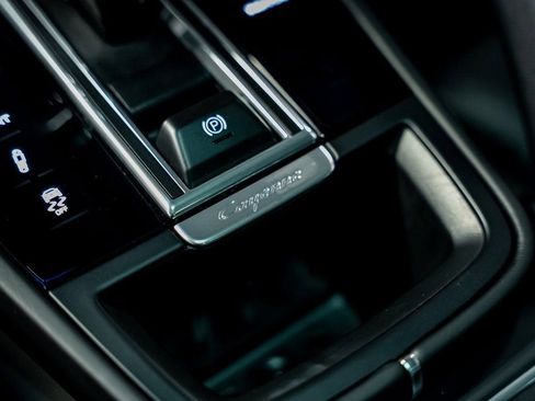 Used 2022 Porsche Cayenne S Platinum image 52