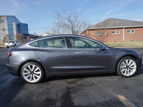 Used 2018 Tesla Model 3 Long Range image 4