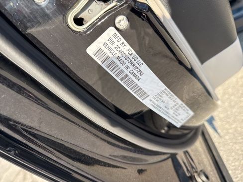 Used 2024 Chrysler Pacifica Select image 39