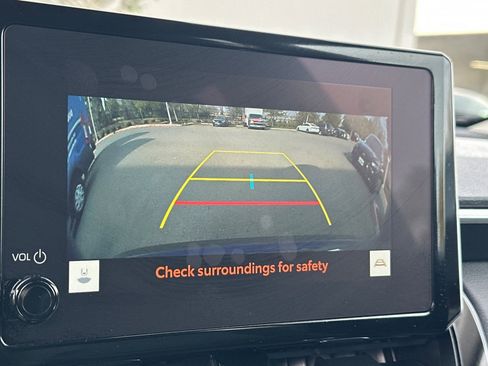 Used 2025 Toyota Corolla Cross XLE image 27