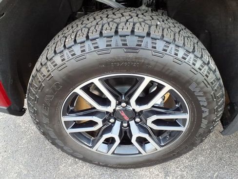 Used 2025 GMC Sierra 1500 AT4 w/ AT4 Premium Package AWD/4WD image 13