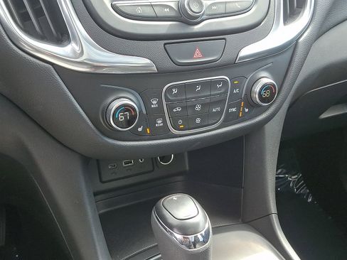Used 2020 Chevrolet Equinox LT AWD/4WD image 16