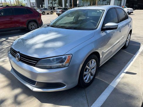 Used 2013 Volkswagen Jetta SE FWD image 1