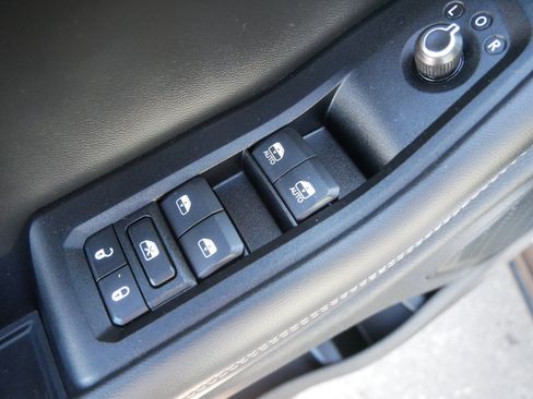 Used 2023 Jeep Grand Cherokee Limited w/ Black Appearance Package image 23