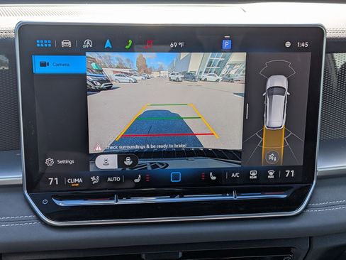 Used 2025 Volkswagen Tiguan SE R-Line image 23