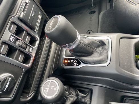 Used 2025 Jeep Gladiator Sport image 28