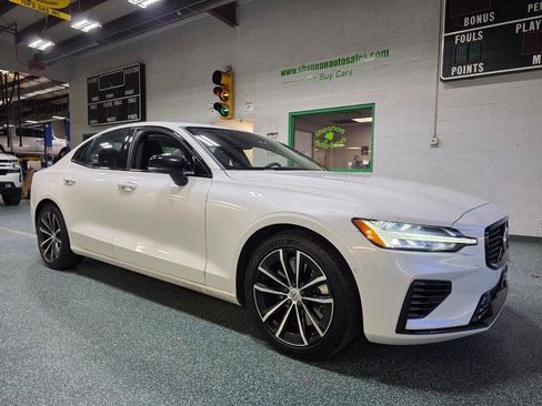 Used 2023 Volvo S60 T8 Plus image 4