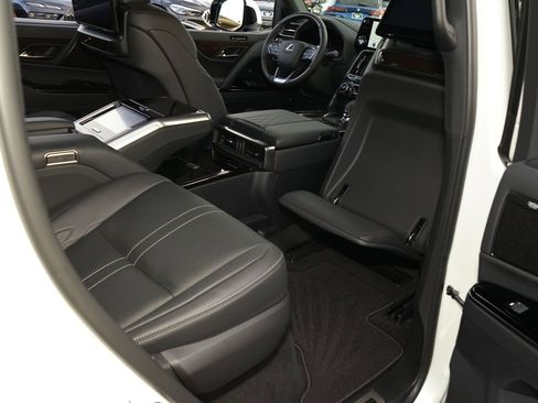 Used 2025 Lexus LX 700h Ultra Luxury w/ Accessory Package (2T) AWD/4WD image 24