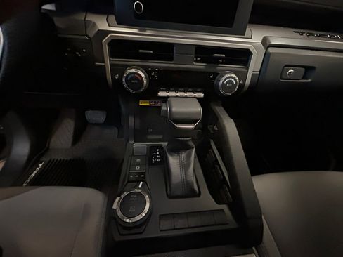 Certified 2025 Toyota Tacoma TRD Off-Road image 11