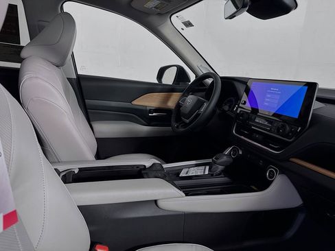 New 2026 Toyota Grand Highlander Limited image 33