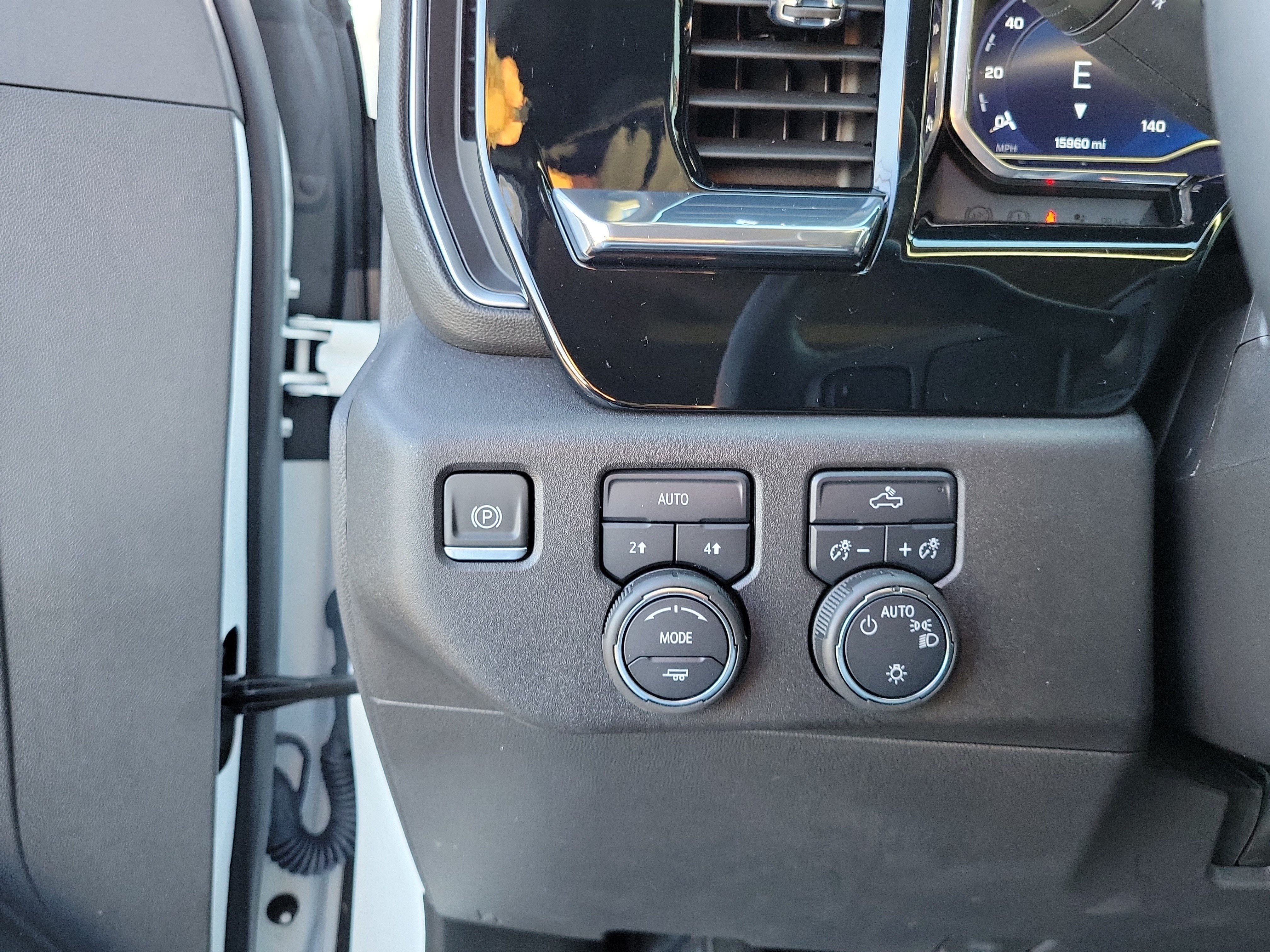 Used 2024 Chevrolet Silverado 1500 LT AWD/4WD image 20