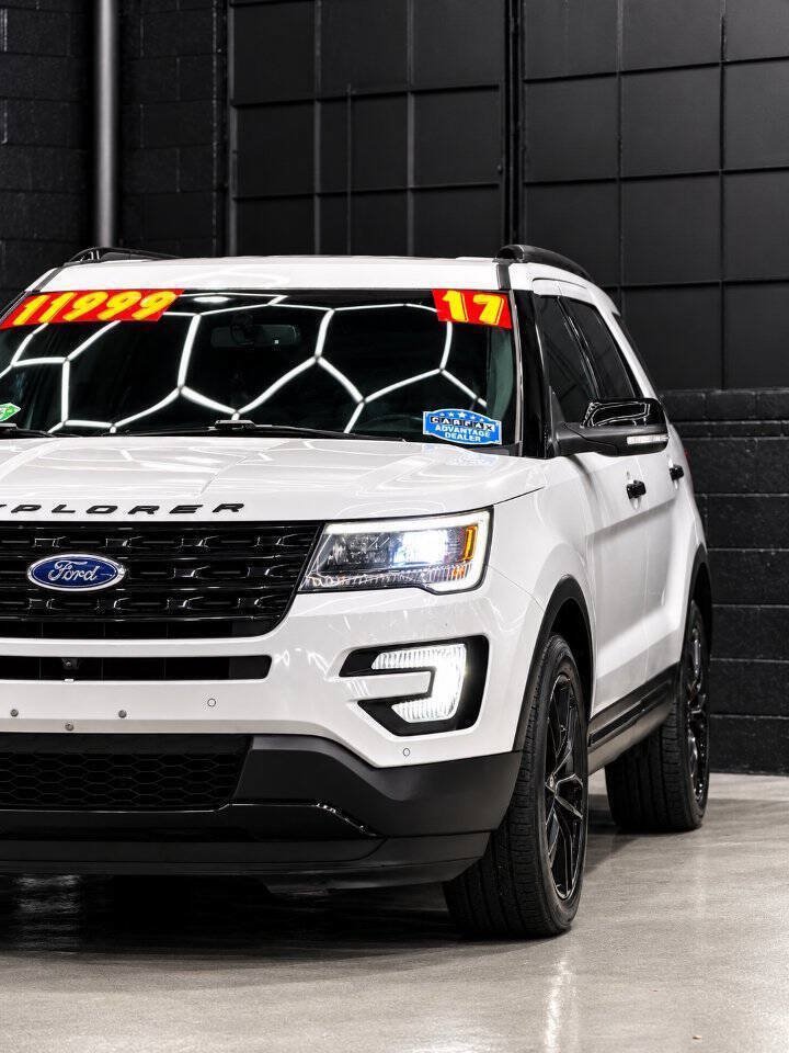 Used 2017 Ford Explorer Sport w/ Equipment Group 401A AWD/4WD image 8