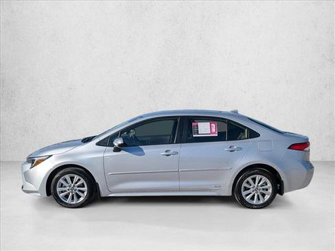 Used 2025 Toyota Corolla LE w/ LE Premium Package image 9