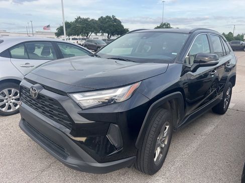 Used 2024 Toyota RAV4 XLE FWD image 1