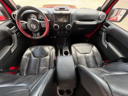 Used 2013 Jeep Wrangler Unlimited Sahara w/ Connectivity Group AWD/4WD image 17