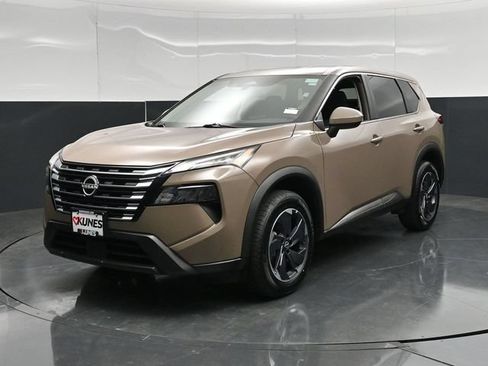 Used 2025 Nissan Rogue SV FWD image 5