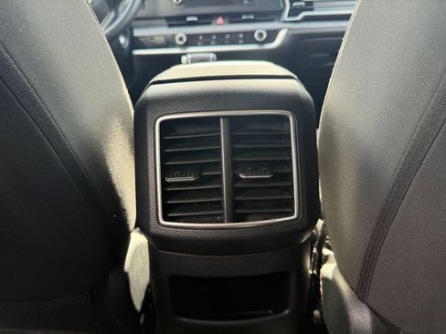 Used 2025 Kia Sportage LX FWD image 22