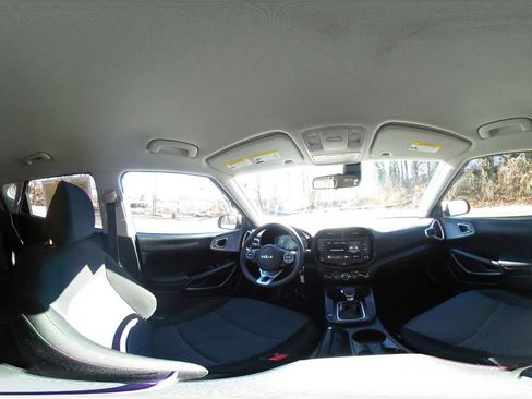 Used 2025 Kia Soul LX w/ LX Technology Package image 37