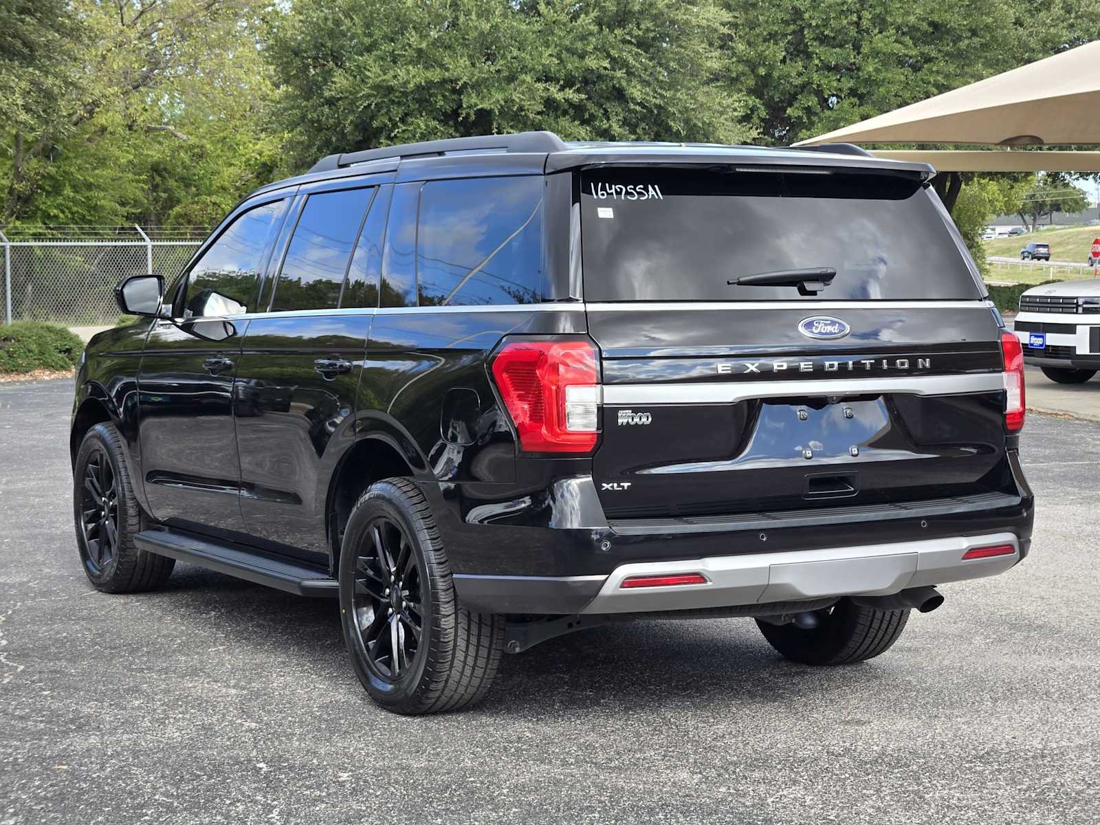 Used 2024 Ford Expedition XLT RWD image 5