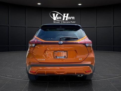 Used 2023 Nissan Kicks SR w/ SR Premium Package FWD image 6