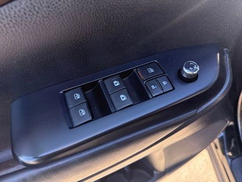 Used 2018 Toyota Highlander XLE image 10