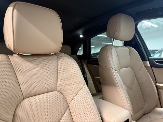 Certified 2026 Porsche Macan AWD/4WD image 24