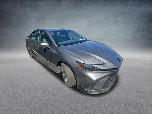 Used 2025 Toyota Camry SE w/ Convenience Package FWD image 10
