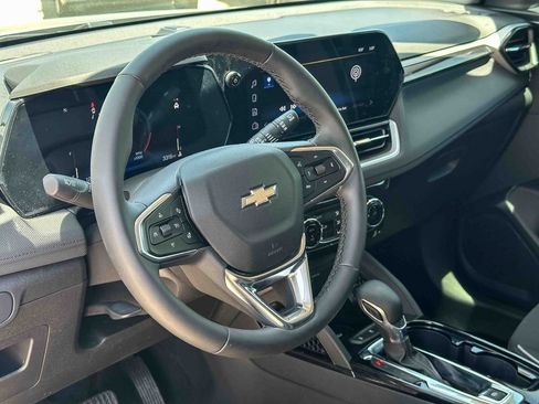 Used 2026 Chevrolet TrailBlazer LT w/ Convenience Package FWD image 12