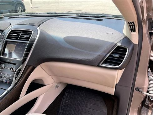 Used 2019 Lincoln Nautilus Reserve AWD/4WD image 13