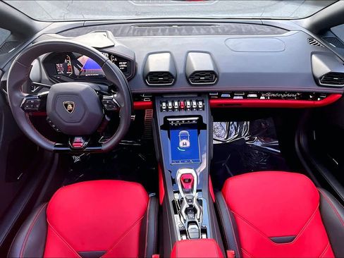 Used 2021 Lamborghini Huracan EVO image 14