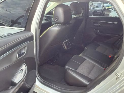 Used 2019 Chevrolet Impala LT FWD image 27