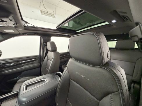 Used 2021 GMC Yukon Denali w/ Denali Premium Package AWD/4WD image 30