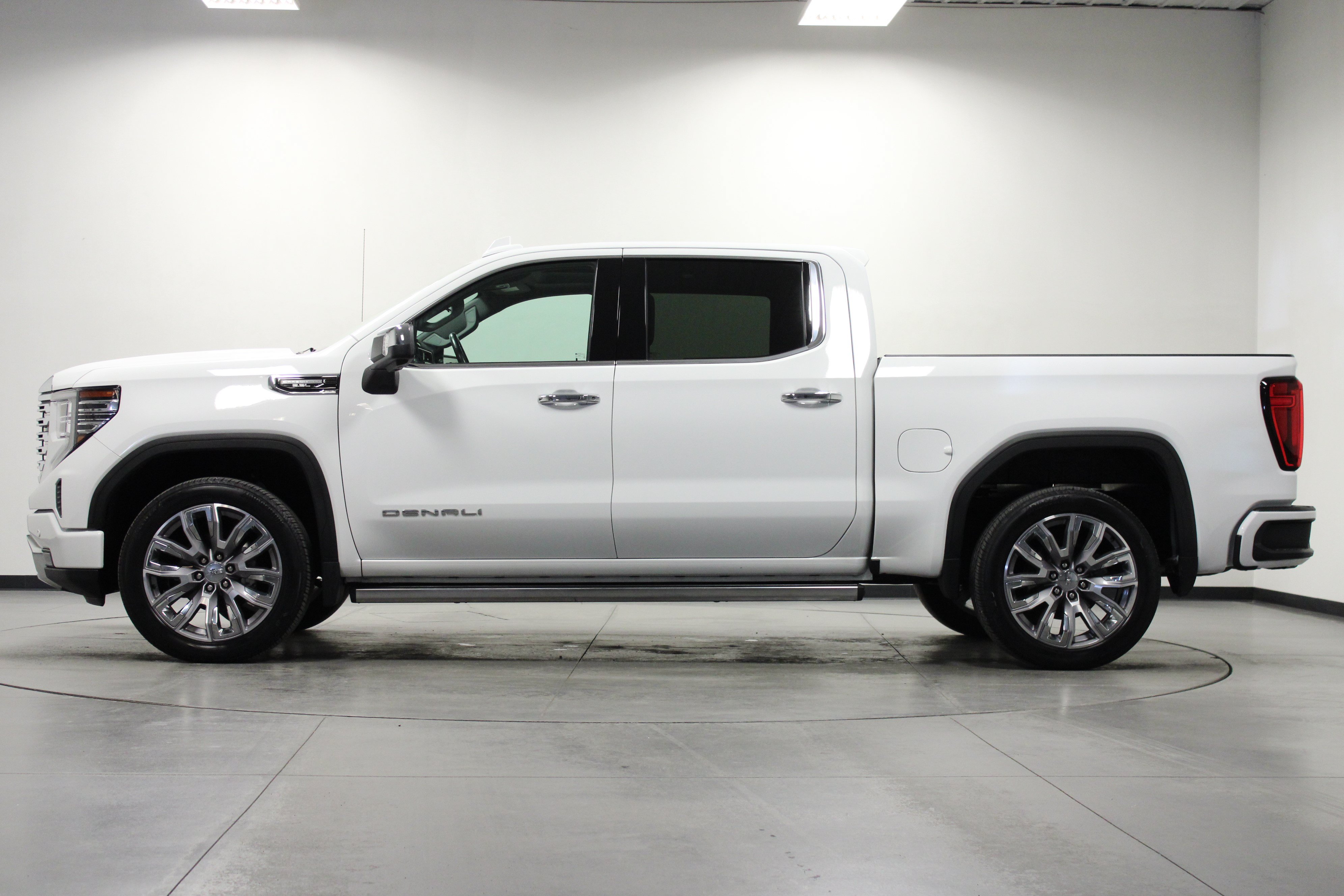 Used 2023 GMC Sierra 1500 Denali w/ Denali Reserve Package AWD/4WD image 7