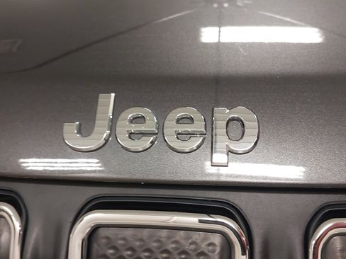 Used 2022 Jeep Compass Latitude w/ Sun and Sound Group AWD/4WD image 34