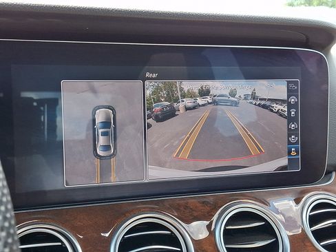 Used 2017 Mercedes-Benz E 300 4MATIC image 20