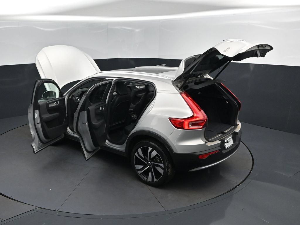 Used 2025 Volvo XC40 B5 Plus AWD/4WD image 47