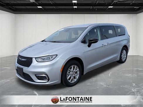 Used 2024 Chrysler Pacifica Touring-L image 1