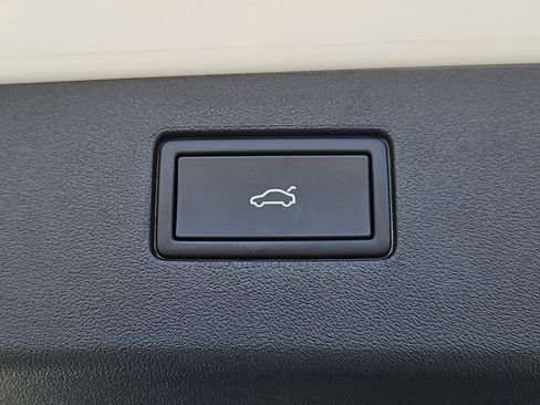 New 2026 Volkswagen Tiguan SEL R-Line image 15