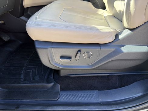 Used 2022 Ford Expedition Limited image 11