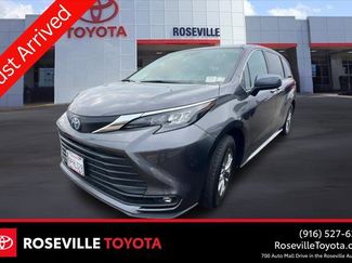 Certified 2025 Toyota Sienna XLE video 1