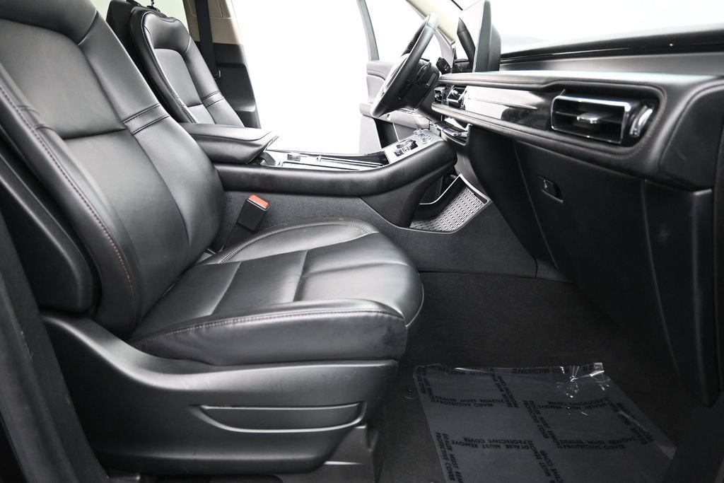 Used 2022 Lincoln Aviator AWD w/ Premium Package image 18
