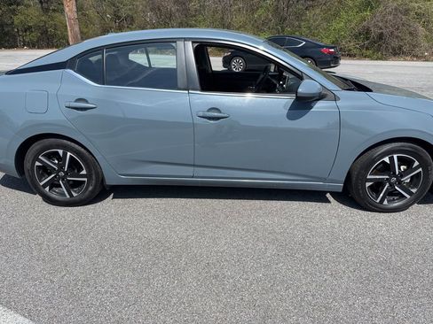 Used 2024 Nissan Sentra SV image 2