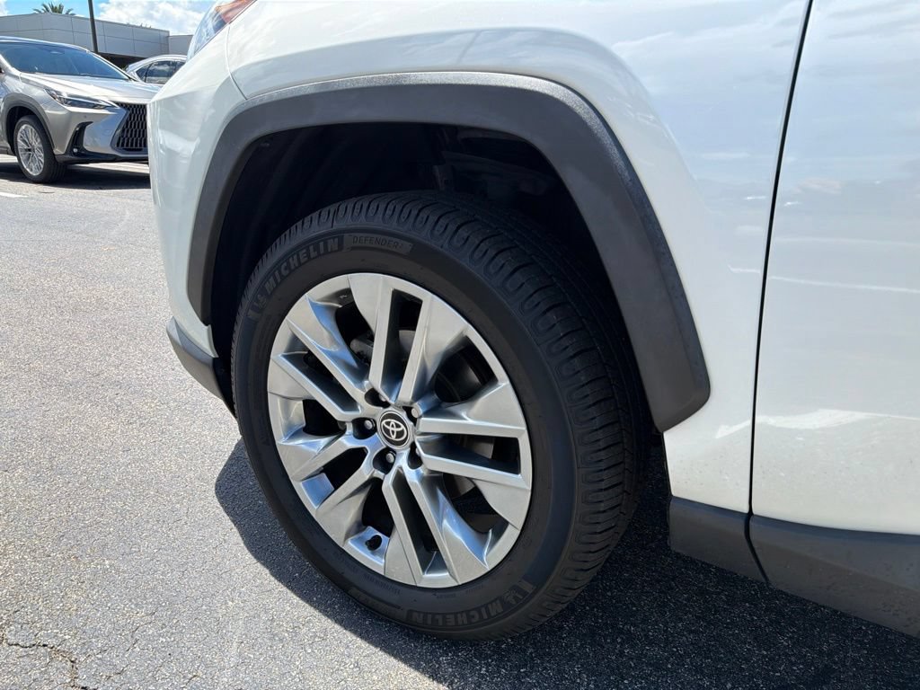 Used 2021 Toyota RAV4 XLE Premium FWD image 9