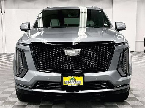 Used 2025 Cadillac Escalade Sport Platinum w/ LPO, ONYX Package AWD/4WD image 4