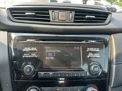 Used 2017 Nissan Rogue S AWD/4WD image 11