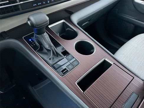 Used 2024 Toyota Sienna LE image 16