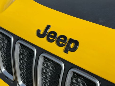 Used 2023 Jeep Renegade Latitude image 8